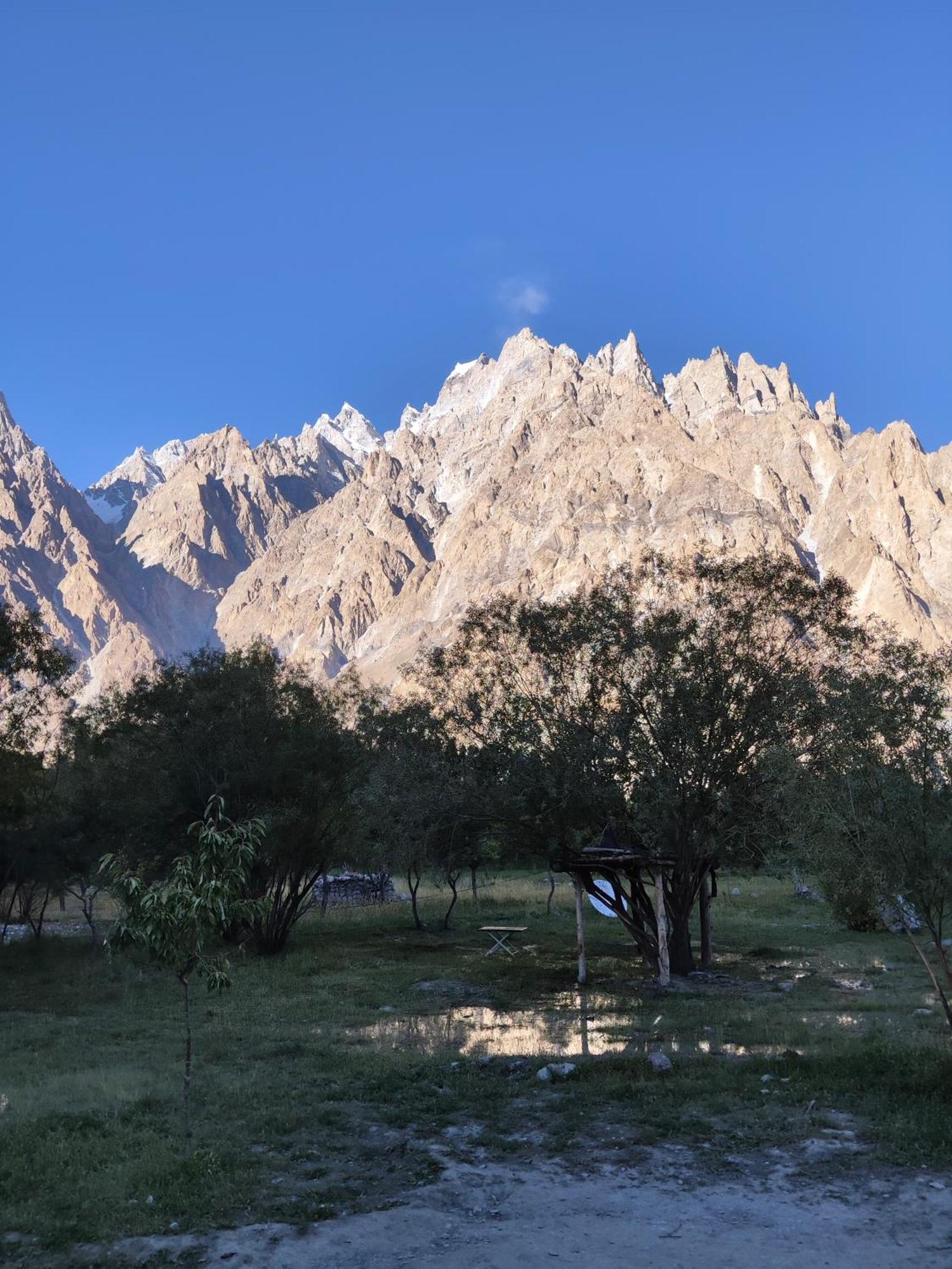 Passu Cones Hotel Pasu Exterior photo
